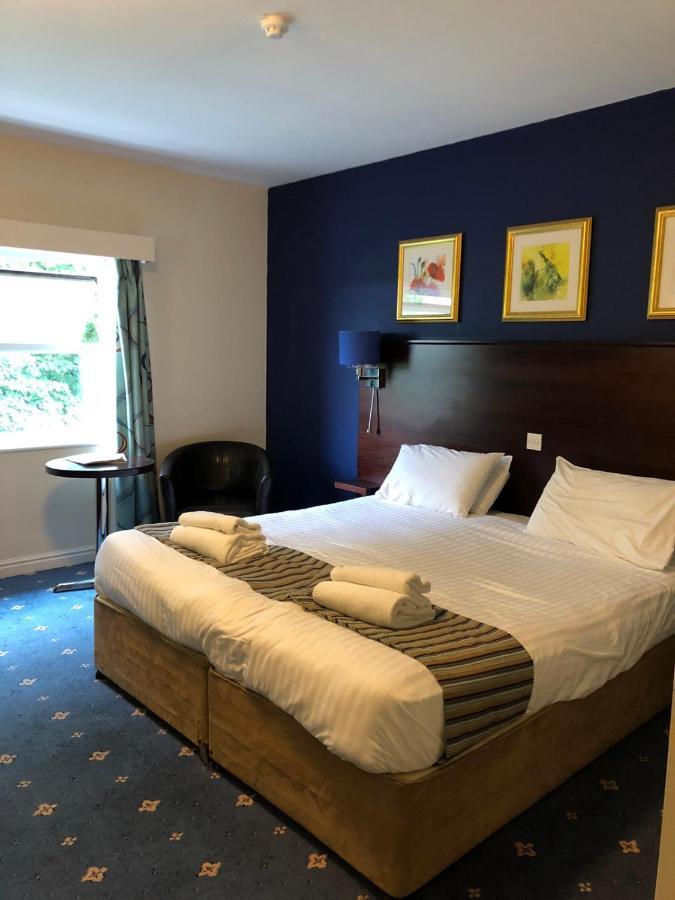 Stafford South Hatherton Hotel 펜크리지 외부 사진