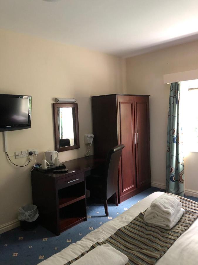Stafford South Hatherton Hotel 펜크리지 외부 사진