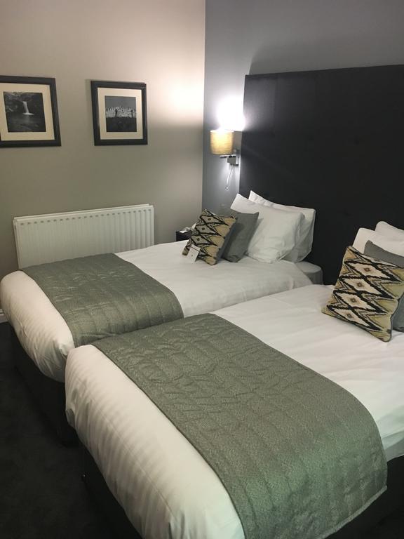 Stafford South Hatherton Hotel 펜크리지 외부 사진
